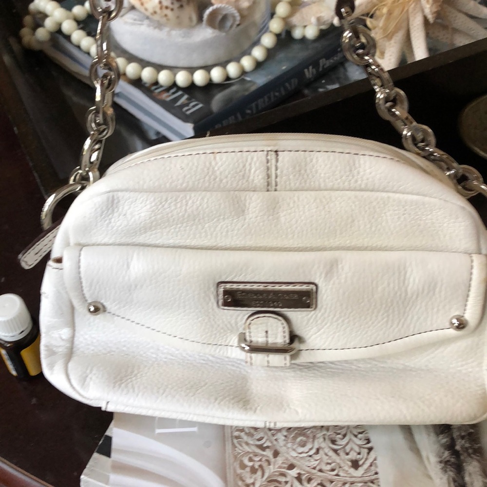Shoulder small purse still has long use ,used once